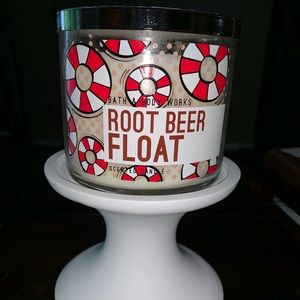 White Barn/Bath and Body Works Root Beer Candle